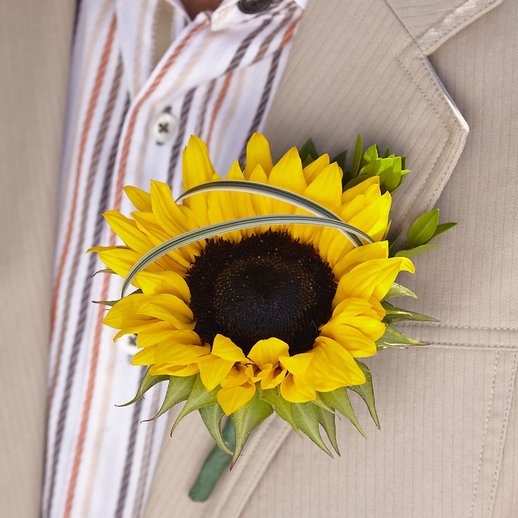 Free Spirit Boutonniere – Mano Florist, Dearborn Heights MI