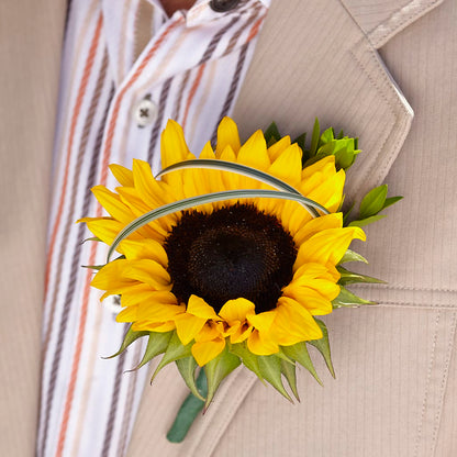 Free Spirit Boutonniere –  Mano Florist, Dearborn Heights MI